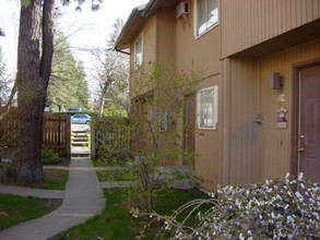 Villa Del Norte Apartments in Spokane, WA - Building Photo - Building Photo