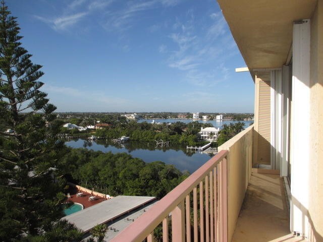 3581 S Ocean Blvd-Unit -Ph-A in South Palm Beach, FL - Foto de edificio - Building Photo