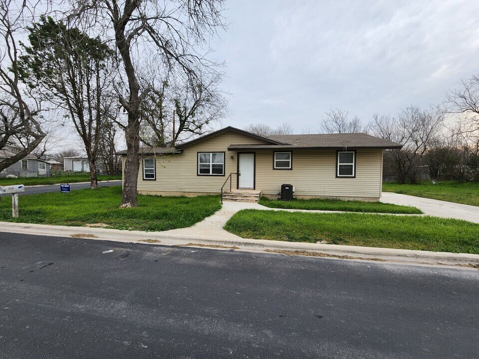 501 McNeil in Burnet, TX - Building Photo