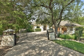 102 Cold Water Ln in Lakeway, TX - Building Photo - Building Photo