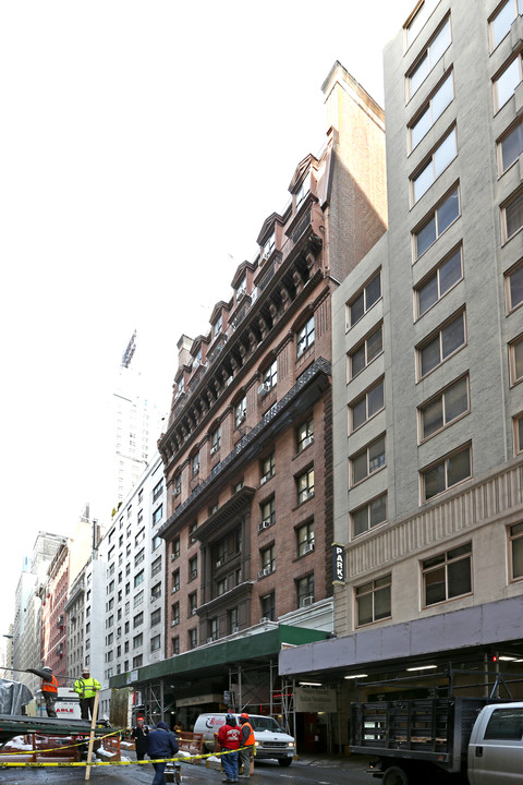 Central Park Mews in New York, NY - Foto de edificio