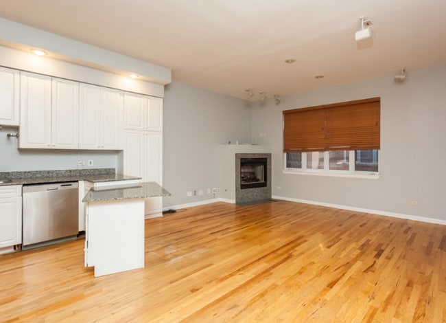 2427 N Clybourn Ave in Chicago, IL - Building Photo - Building Photo