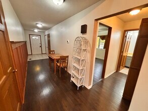 710 S Shore Ct in Columbia City, IN - Foto de edificio - Building Photo