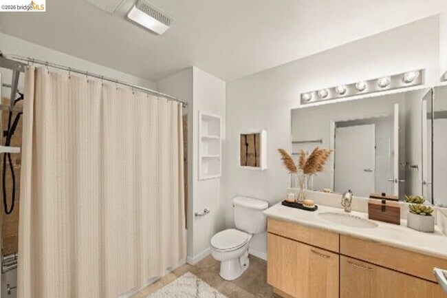 1 Lakeside Dr in Oakland, CA - Foto de edificio - Building Photo