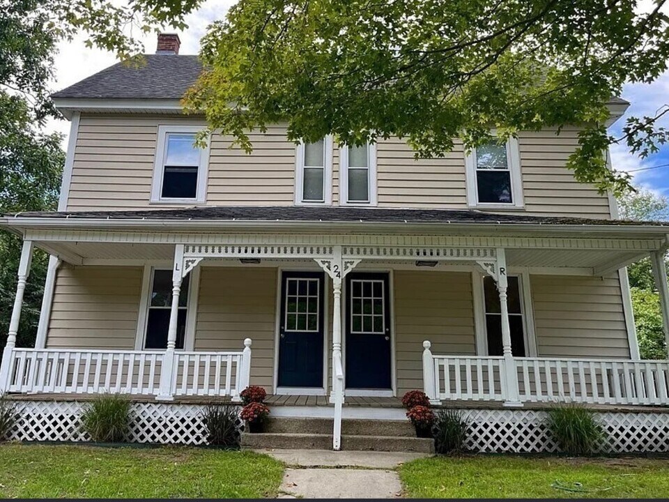 24 Margaret St, Unit 24L in Monson, MA - Building Photo