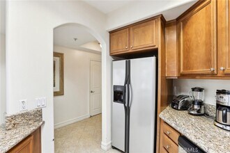 14343 Burbank Blvd in Los Angeles, CA - Building Photo - Building Photo