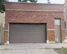 2334 S Oakley Ave in Chicago, IL - Building Photo - Building Photo