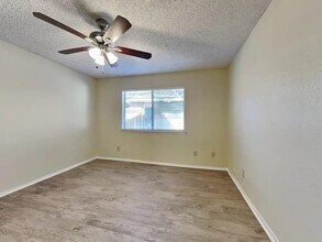 6118 Mossgrey Ln in Spring, TX - Foto de edificio - Building Photo