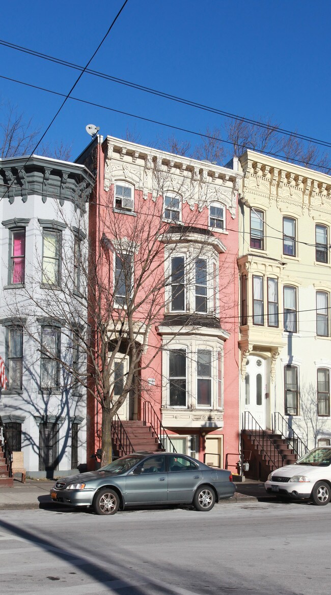 289 Clinton Ave