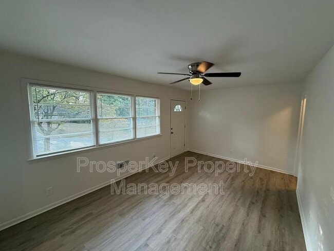 379 Utoy Cir SW in Atlanta, GA - Building Photo - Building Photo