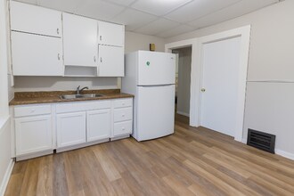 3862 E 57th St in Cleveland, OH - Foto de edificio - Building Photo