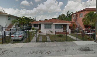 977 SW 10th St in Miami, FL - Building Photo