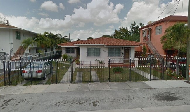 property at 977 SW 10th St