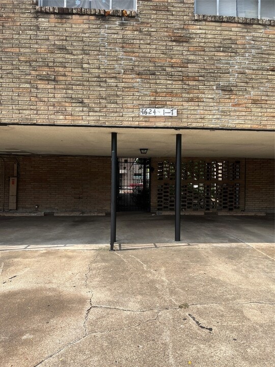 4624 Bell St in Houston, TX - Foto de edificio