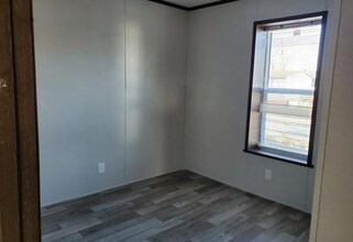 6619 N Hampshire Dr in Holly, MI - Foto de edificio - Building Photo