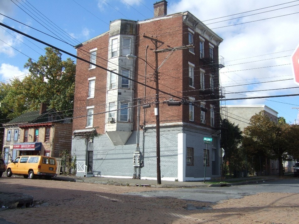 105 W Parmenter St in Newburgh, NY - Building Photo