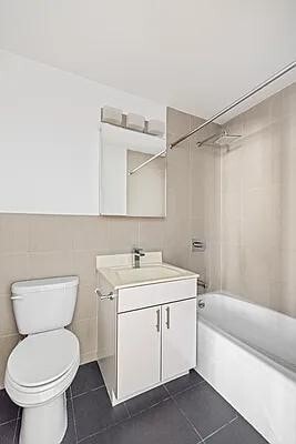 144 W 23 St