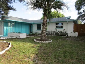 7226 San Moritz Dr in Port Richey, FL - Building Photo - Building Photo