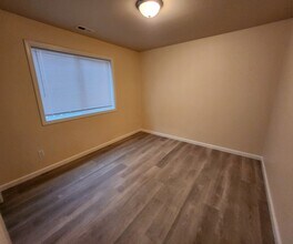 9270 SE Caruthers St in Portland, OR - Foto de edificio - Building Photo