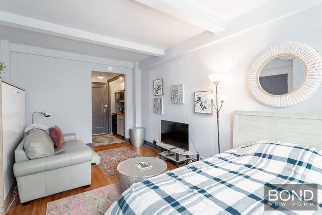 457 W 57th St in New York, NY - Building Photo - Building Photo
