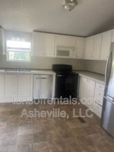 205 Wormie Ln in Hendersonville, NC - Foto de edificio - Building Photo