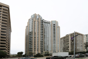 The Carlyle Residences in Los Angeles, CA - Building Photo