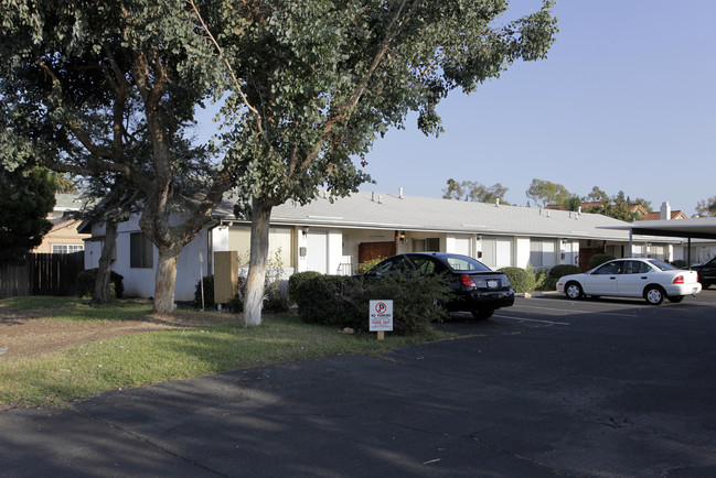 15th Avenue Apartments in Escondido, CA - Foto de edificio - Building Photo