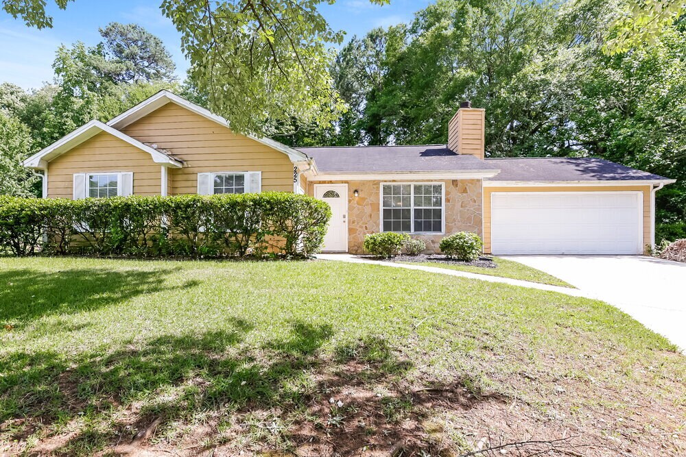 225 River Birch Dr in Mcdonough, GA - Building Photo