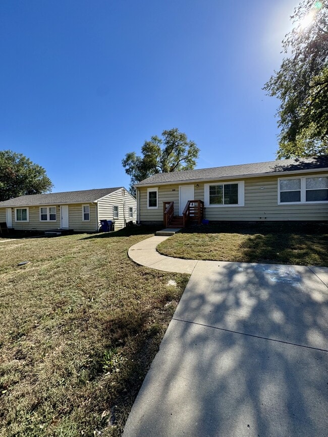 property at 1523 W 22nd Terrace