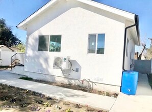 14083 La Rue St in San Fernando, CA - Building Photo - Building Photo