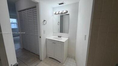 6288 NW 186th St in Hialeah, FL - Building Photo - Building Photo