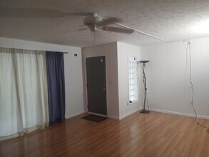 3323 Crystal Ct E in Palm Harbor, FL - Building Photo - Building Photo