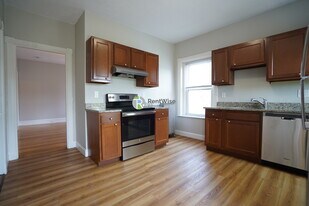 900 Massachusetts Ave, Unit 6 in Cambridge, MA - Building Photo