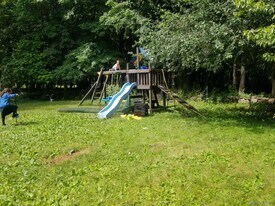 7 Merriewold Ln S in Monroe, NY - Building Photo