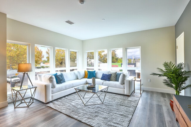 Neo on First in San Jose, CA - Foto de edificio - Building Photo