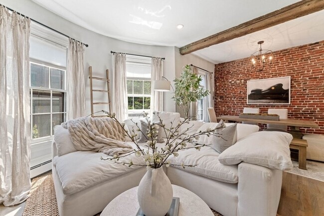 91 Waltham St, Unit 4 in Boston, MA - Building Photo - Building Photo