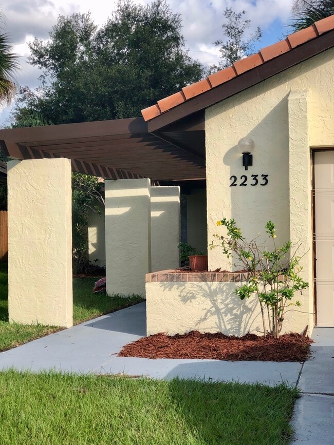 2233 Greenview Cir in Orlando, FL - Building Photo - Building Photo