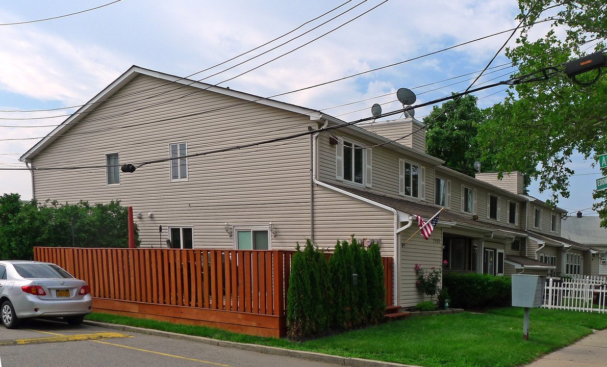 1189 Richmond Ave in Staten Island, NY - Building Photo