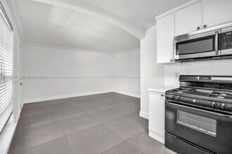 3245 Virginia St in Miami, FL - Building Photo - Building Photo