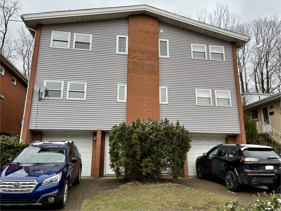 5143 Forbes Ave in Pittsburgh, PA - Foto de edificio