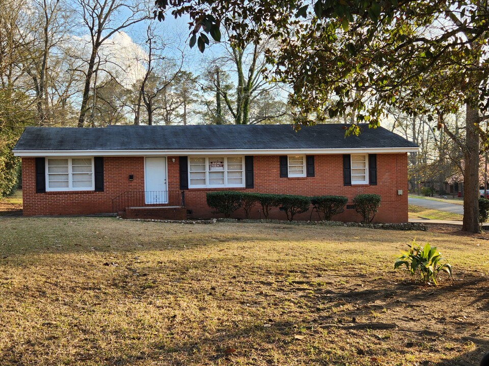 1935 Karen Dr in Macon, GA - Building Photo