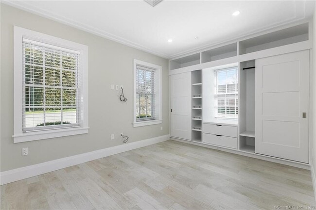 1990 Bronson Rd in Fairfield, CT - Building Photo - Building Photo