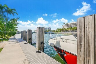 34 Bal Bay Dr in Bal Harbour, FL - Building Photo - Building Photo