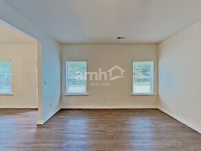 701 Woodall Rd in Stockbridge, GA - Foto de edificio - Building Photo