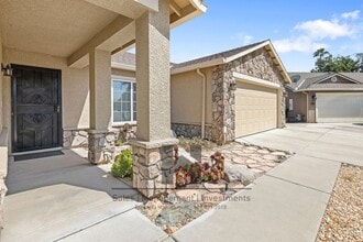 2756 Sauvignon St in Tulare, CA - Building Photo - Building Photo