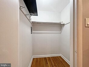 5015 Sentinel Dr in Bethesda, MD - Building Photo - Building Photo