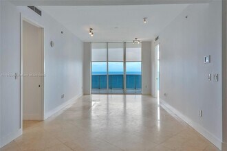 18201 Collins Ave in Sunny Isles Beach, FL - Foto de edificio - Building Photo