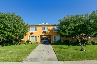 1024 S Atlantic Blvd in Alhambra, CA - Building Photo - Building Photo