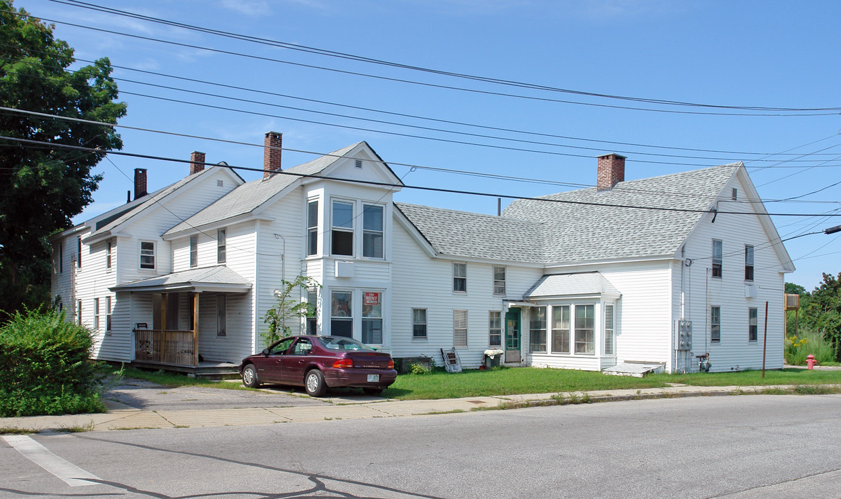 1 Charles St in Rochester, NH - Building Photo