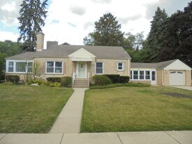 408 W Sunset Rd in Mount Prospect, IL - Building Photo